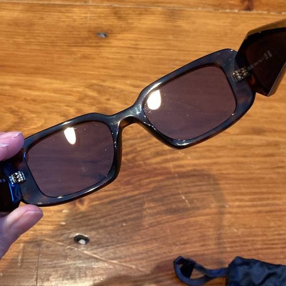 New! PRADA Tortoise & Brown Eyewear Sculto Reo Logo Sunglasses - Picture 16 of 16